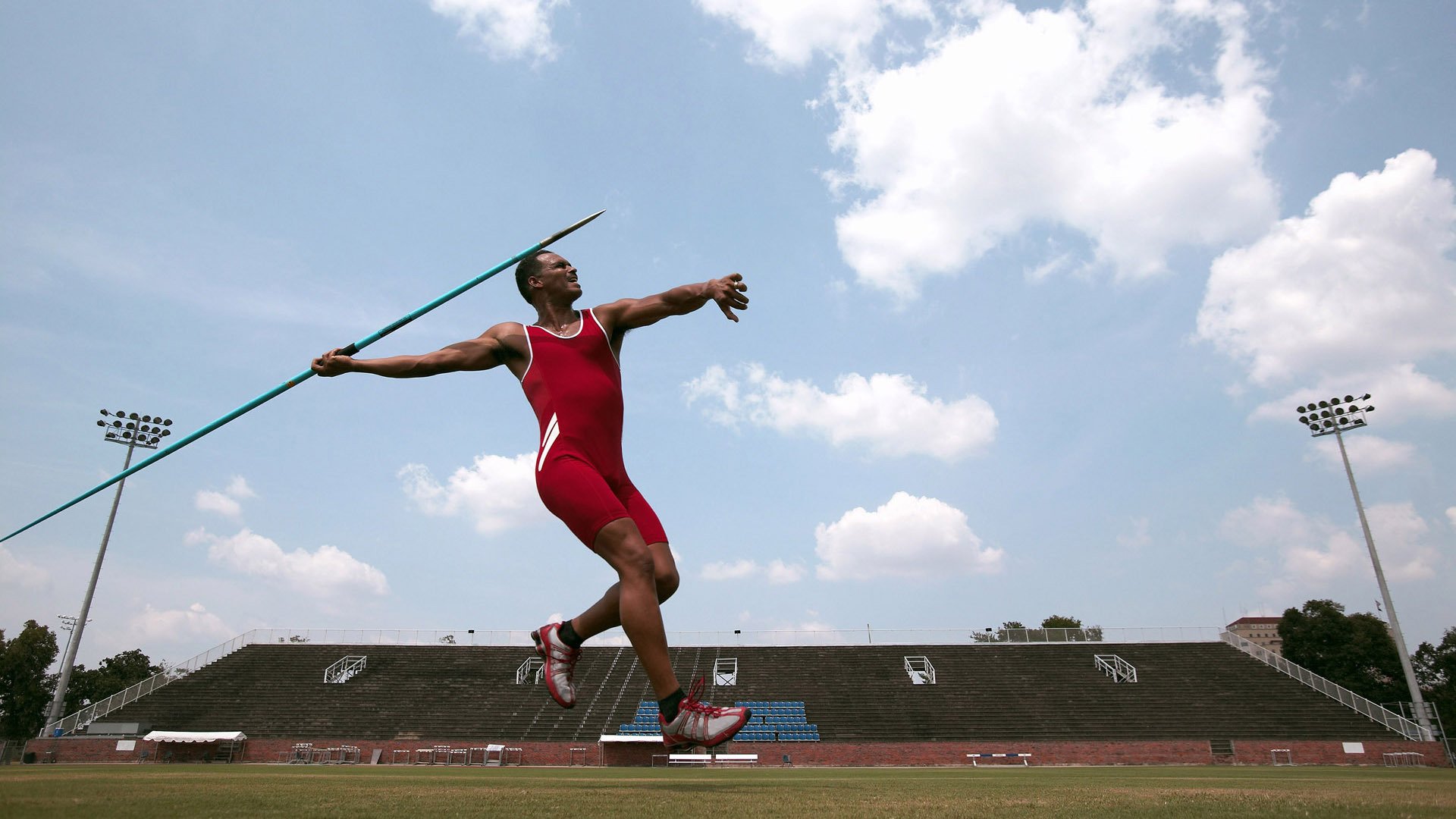 世界杯:裁判组执法标准差异引发各国媒体热议